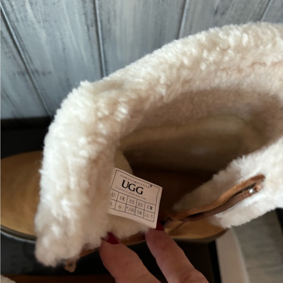 UGGs Violet Ankle boot. Size 7/8 EU39. Suede with shearling liner. NWT. - Picture 8 of 9